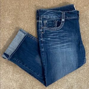 Distressed Hydraulic Jean Capri